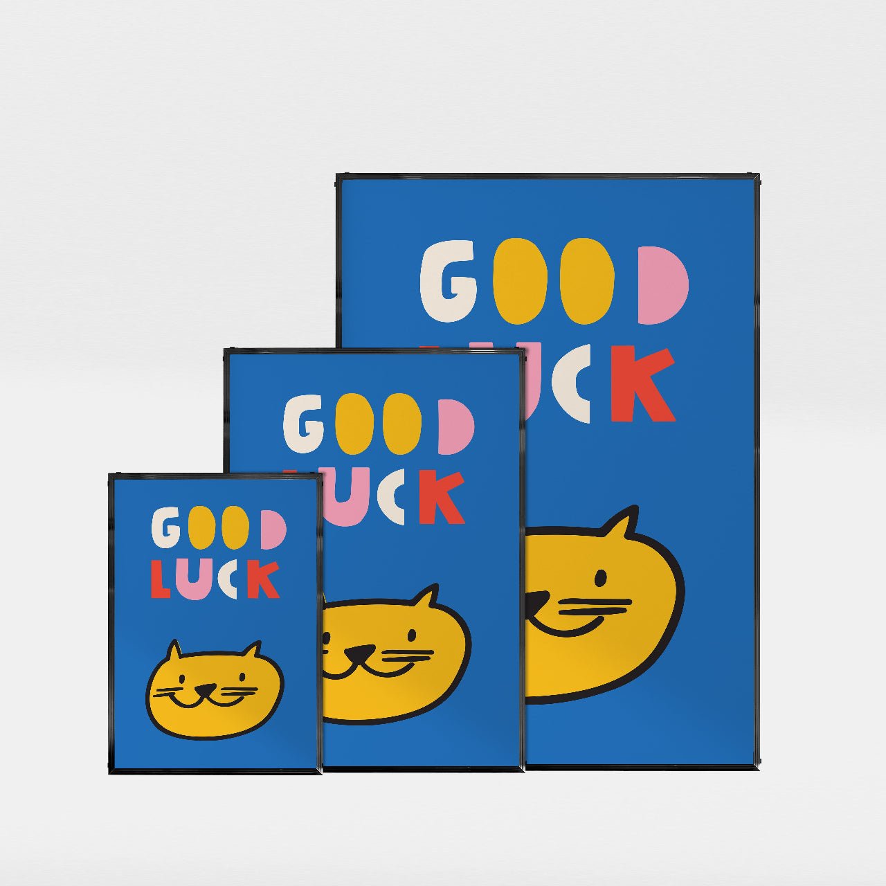 可愛くて幸せそうな猫のポスター 「GOOD LUCK」 - Ink Jp