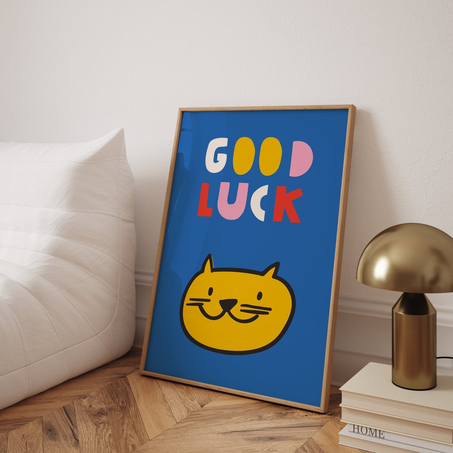 可愛くて幸せそうな猫のポスター 「GOOD LUCK」