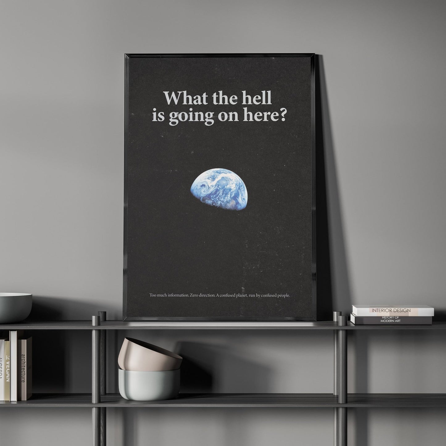 「What the Hell is Going On Here?」ミニマリストポスター - Ink Jp